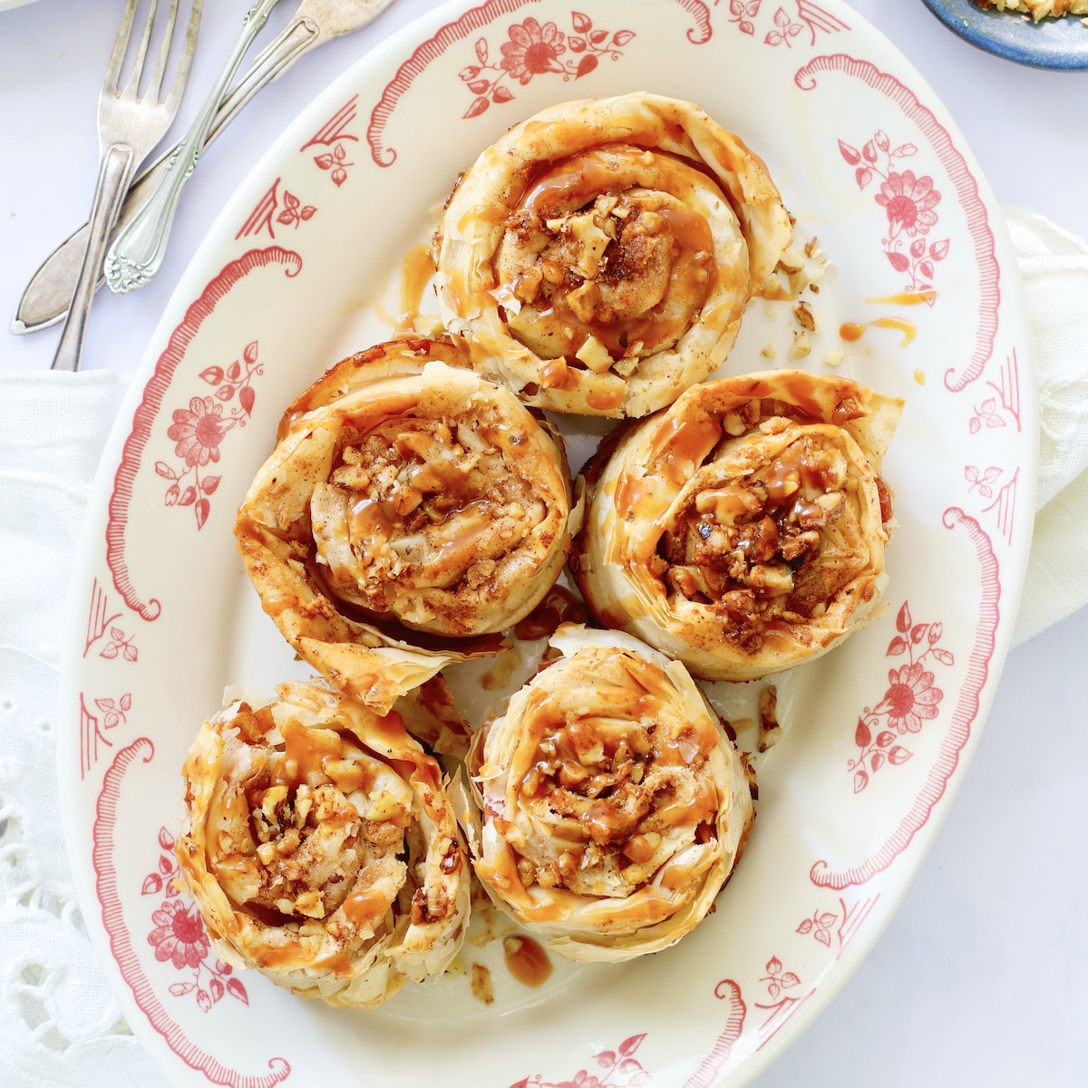 Apple and Cinnamon Filo Rosettes with Caramel Sauce - Marilena's Kitchen